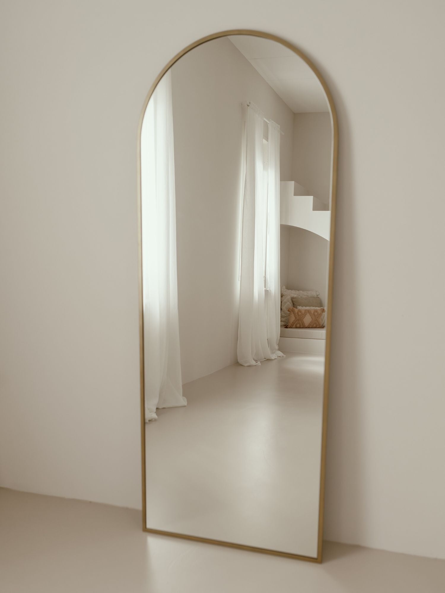 Grand miroir sur pied ovale 180x70 doré