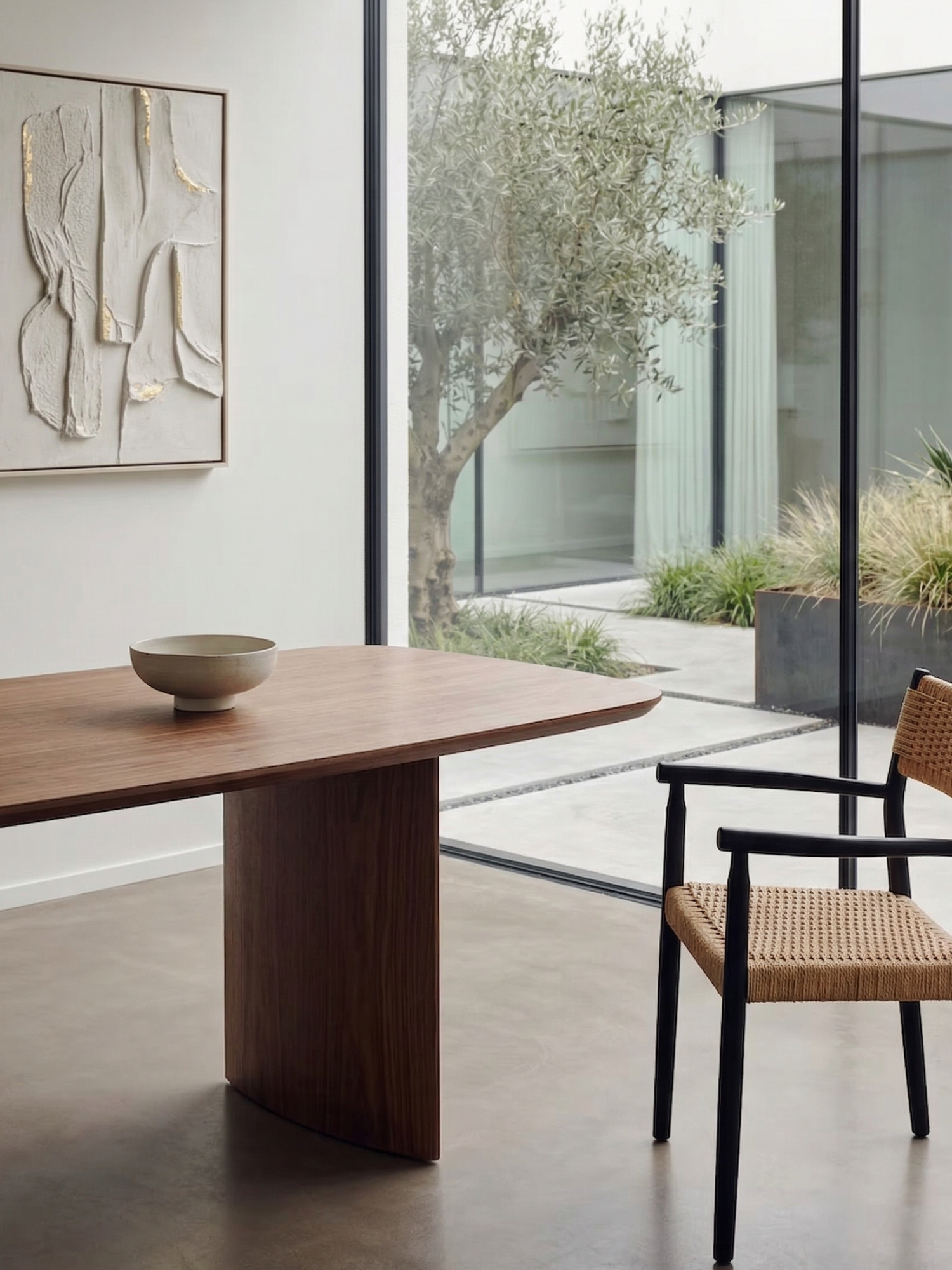Nara eettafel in een Japandi interieur