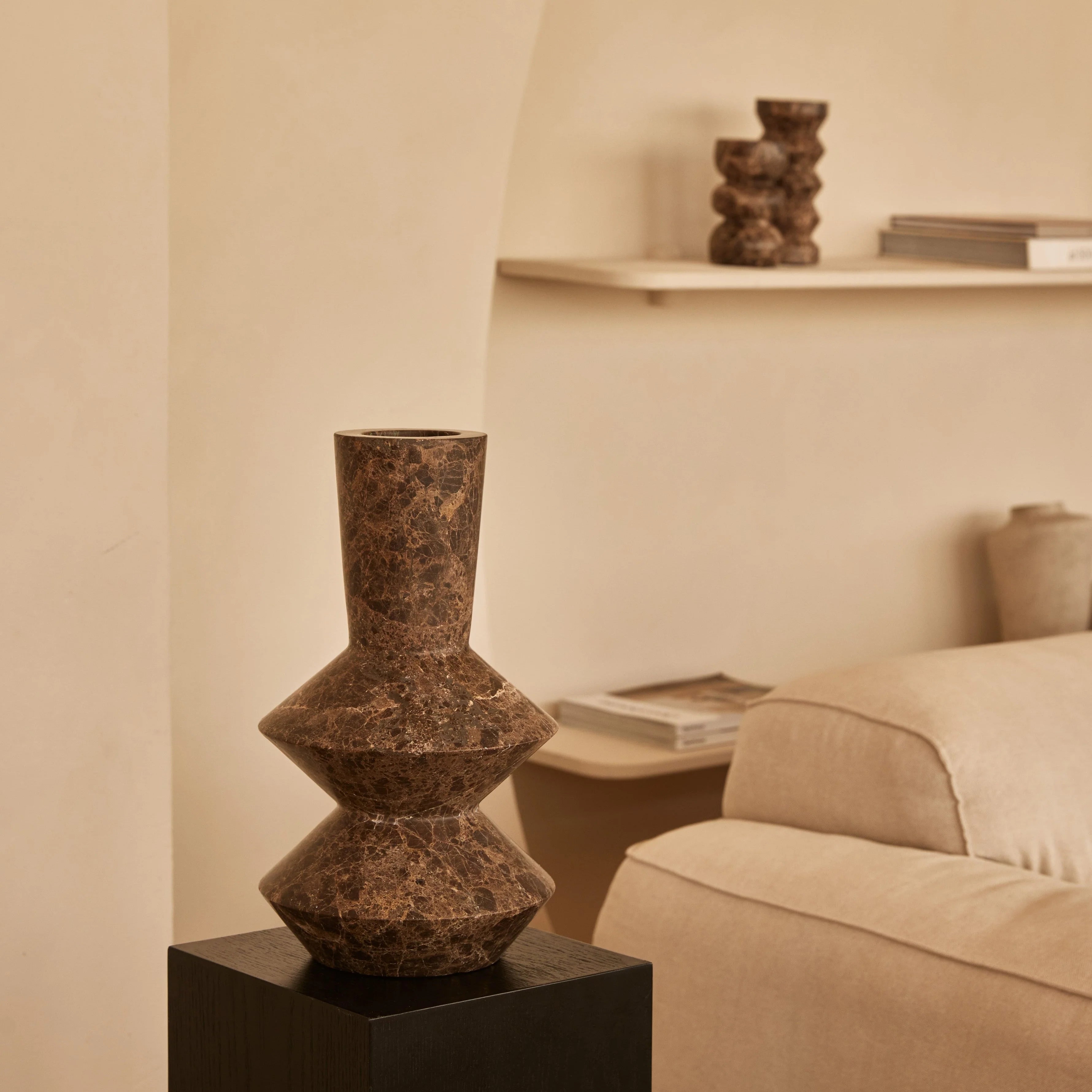 Rhombus Vaas Dark Emperador H35cm