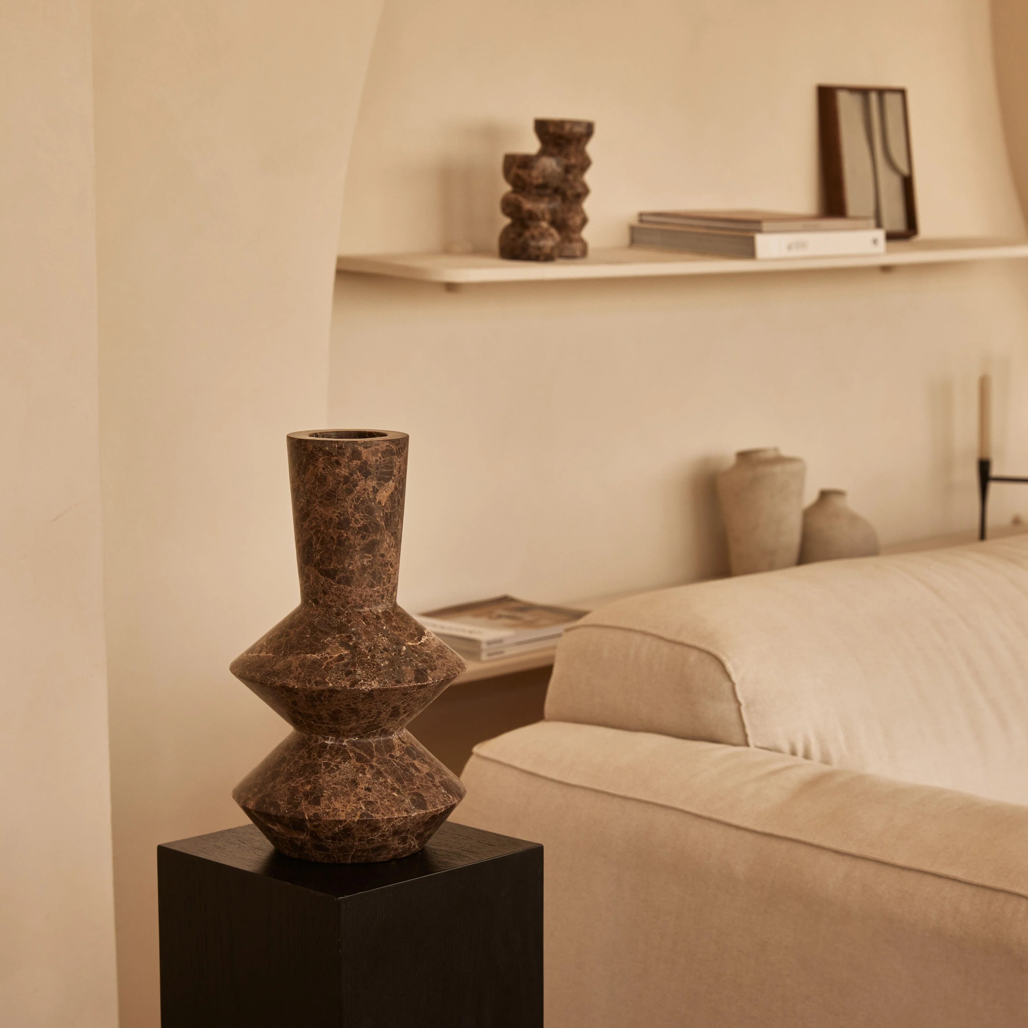 Rhombus Vaas Dark Emperador H35cm