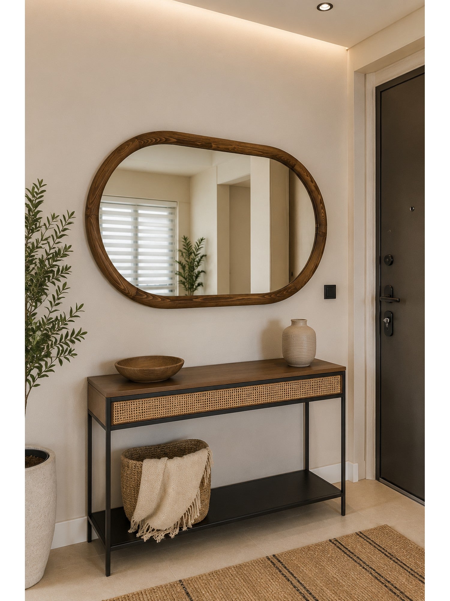 Ovale organische wandspiegel walnoot houten lijst 108x67 cm