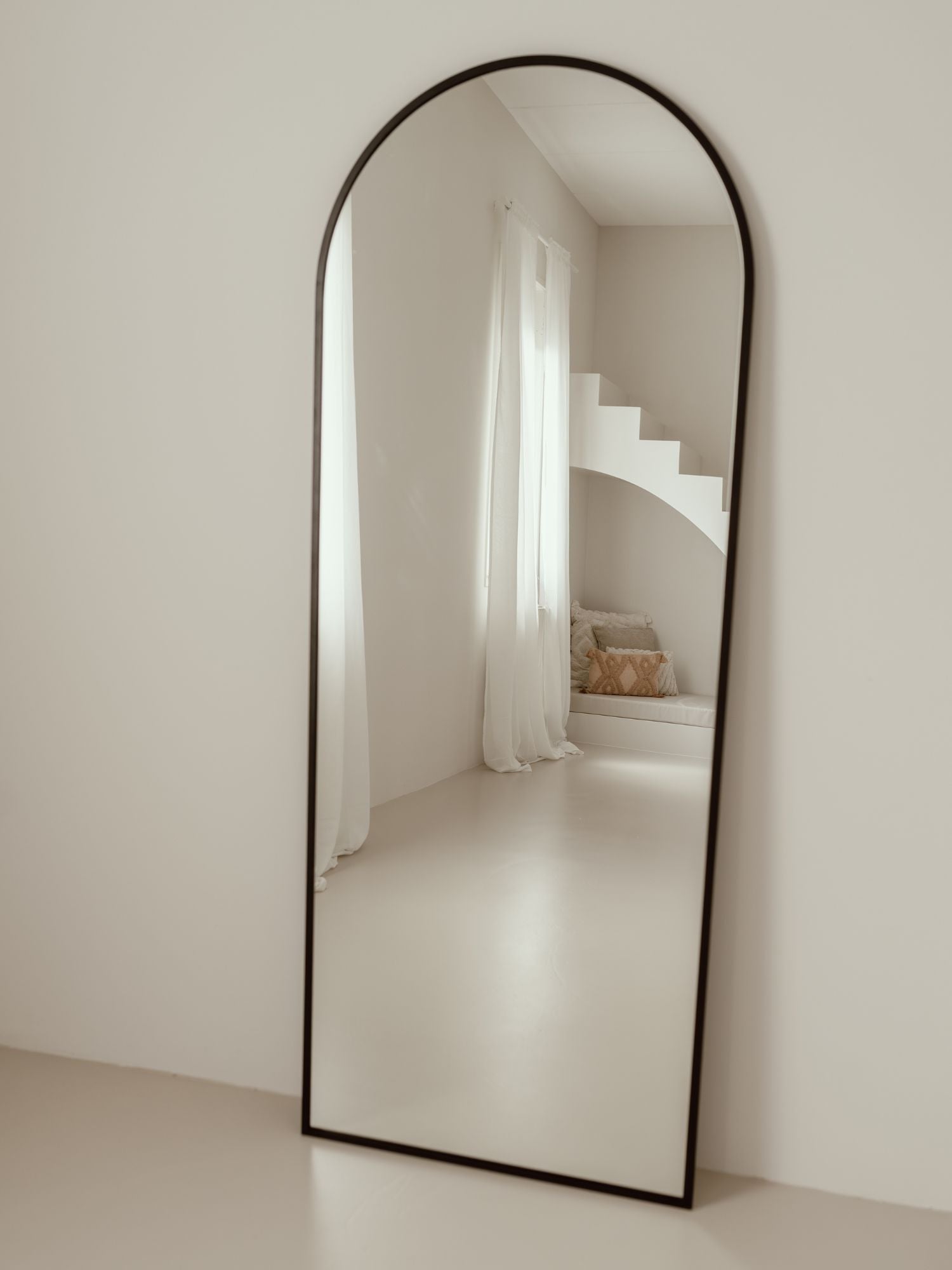 Grand miroir sur pied ovale 180x70 noir