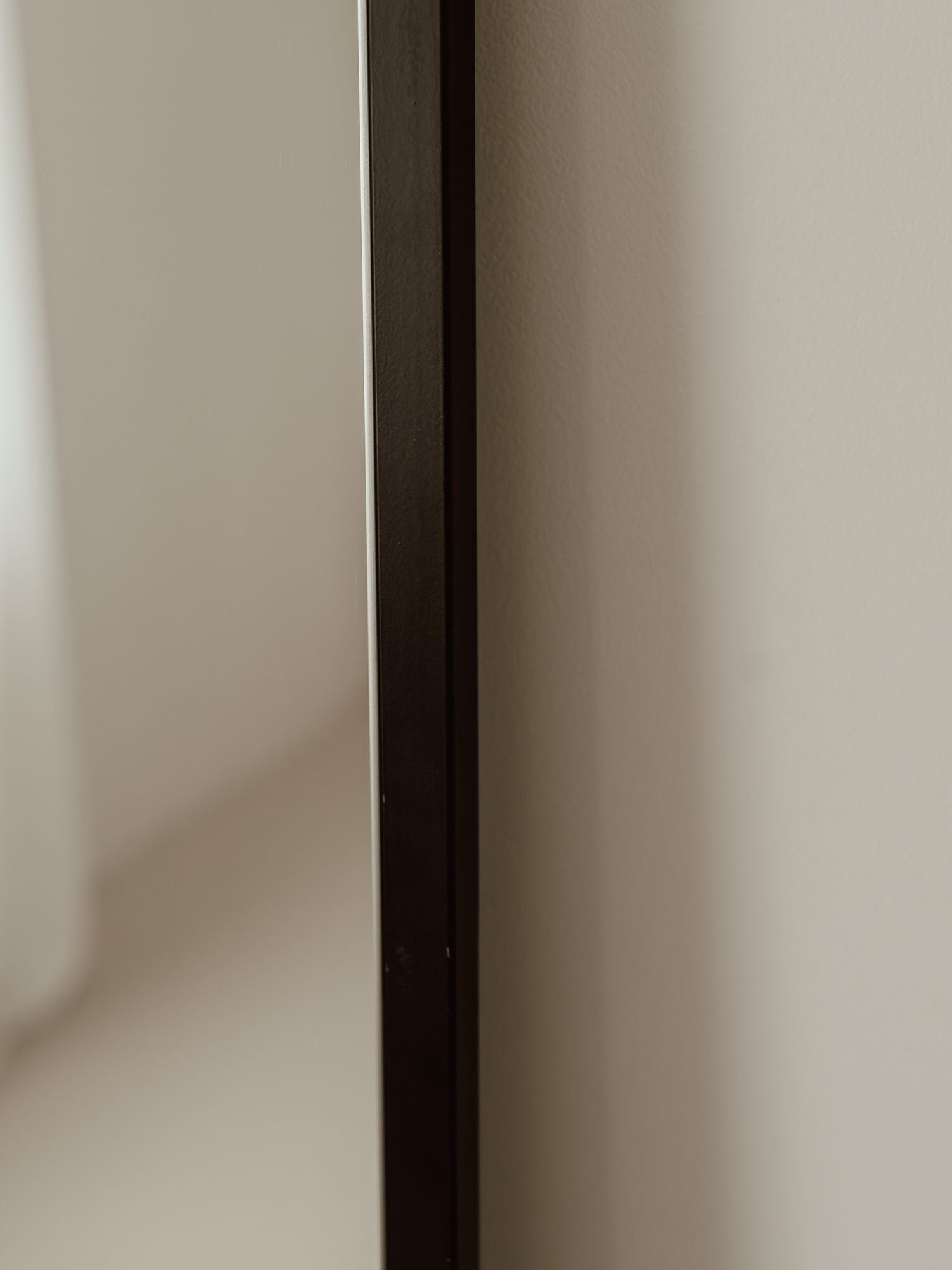 Grand miroir sur pied ovale 180x100 noir