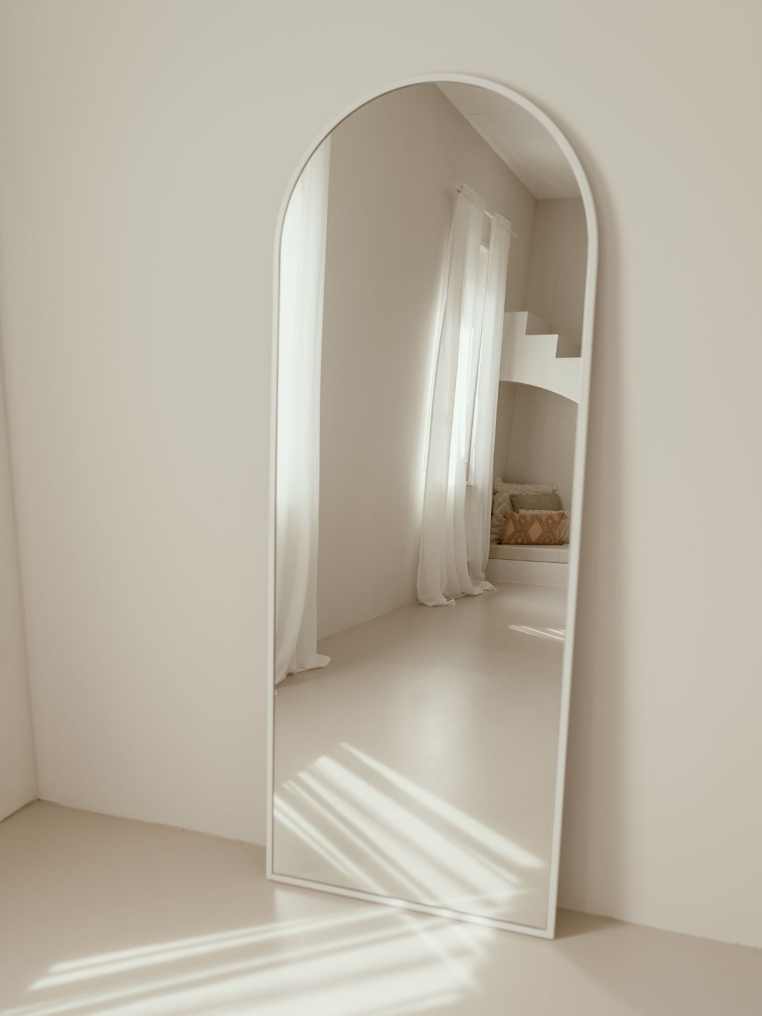 Grand miroir sur pied ovale 180x70 blanc