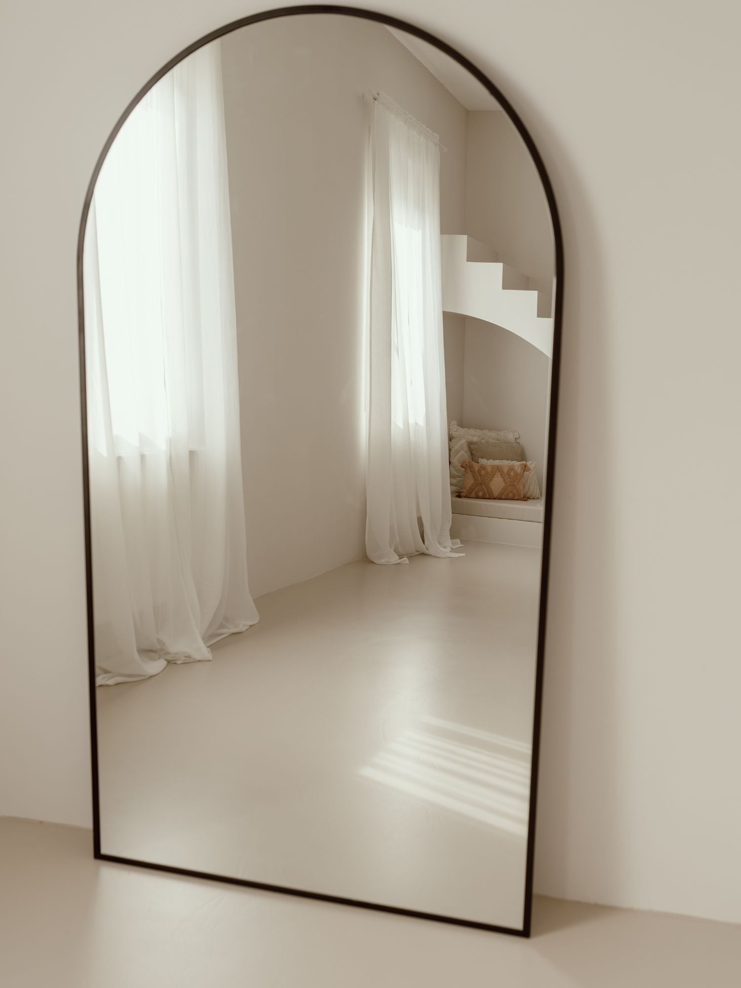 Grand miroir sur pied ovale 180x100 noir