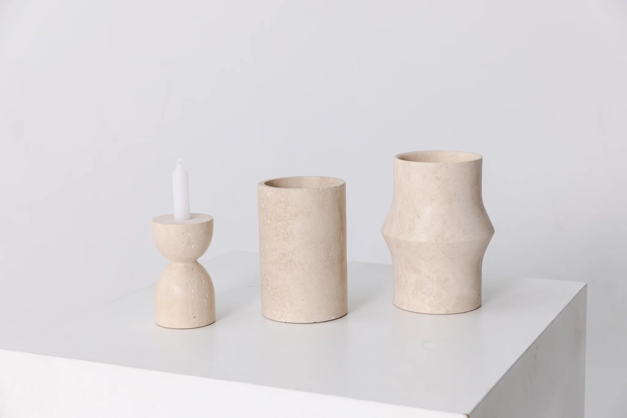 Vase design en travertin Ø12x20cm