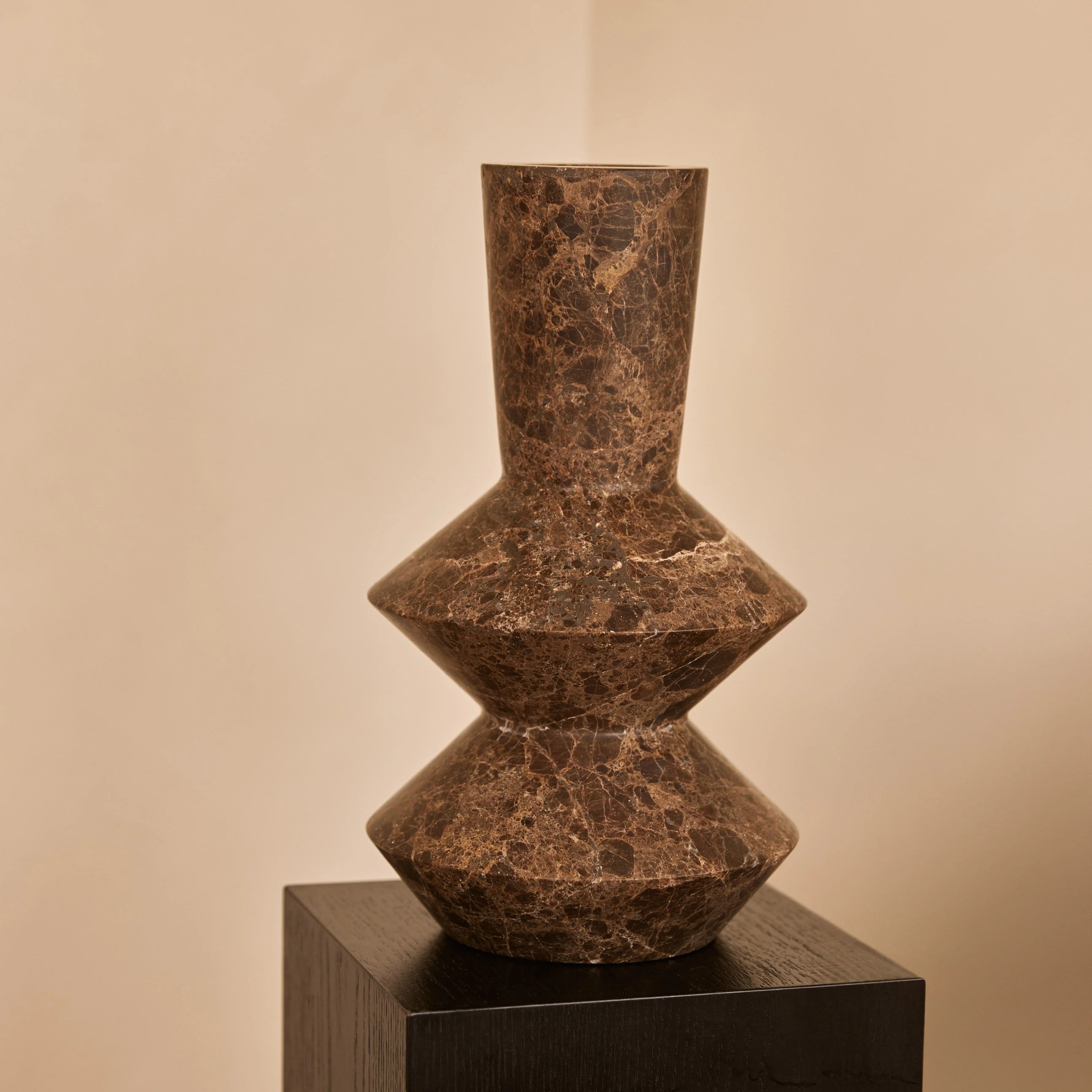 Rhombus Vaas Dark Emperador H35cm