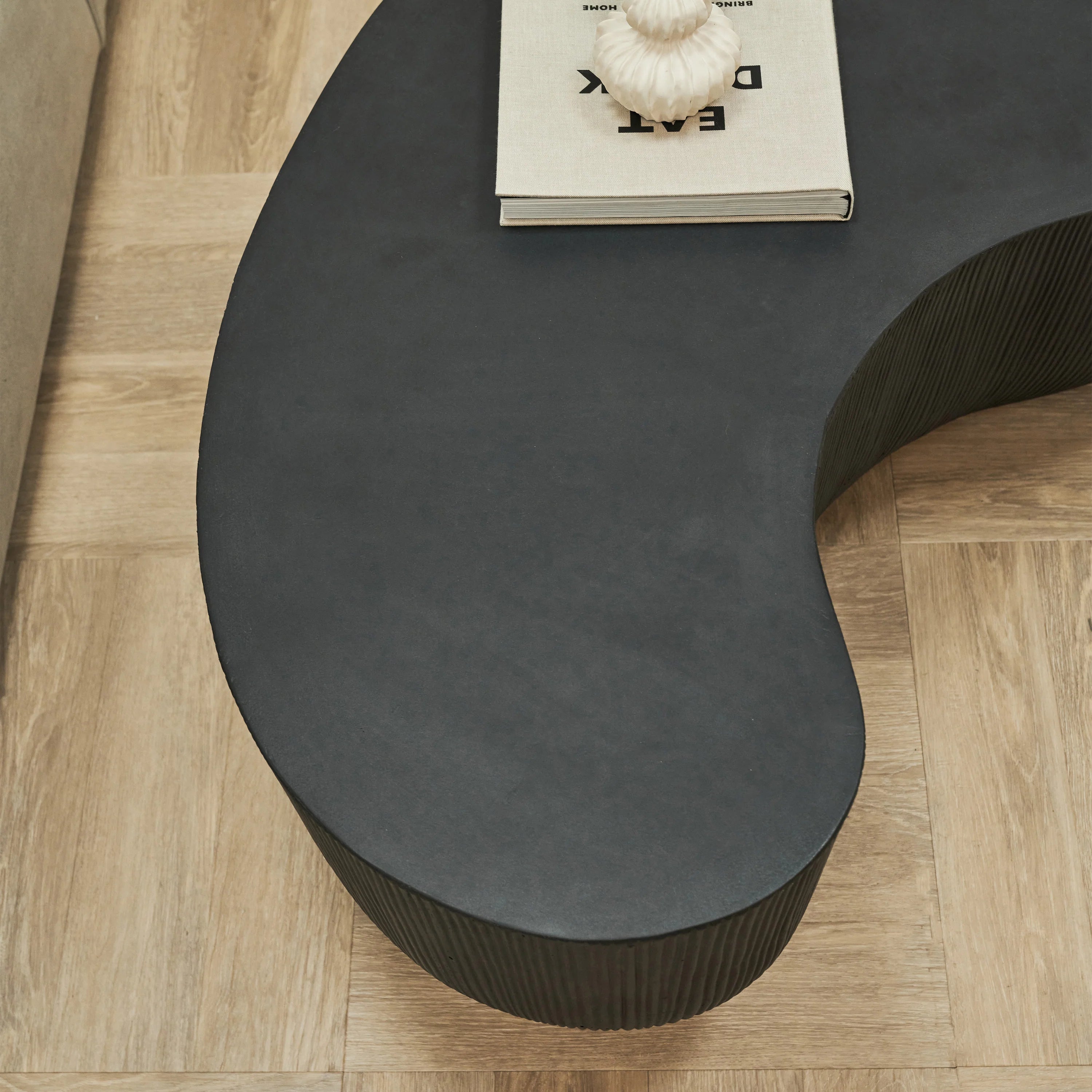 Table basse minimaliste en béton grande noire