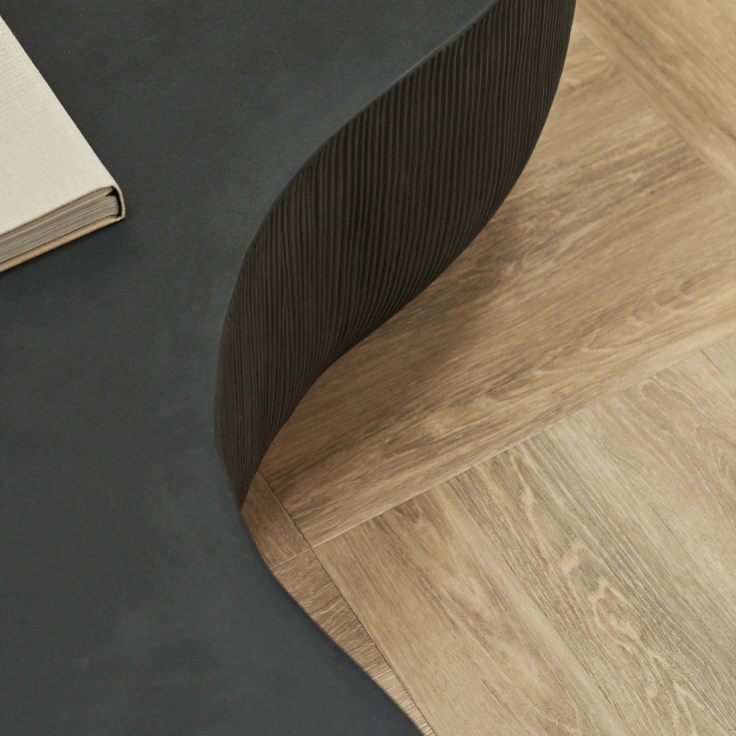Table basse minimaliste en béton grande noire