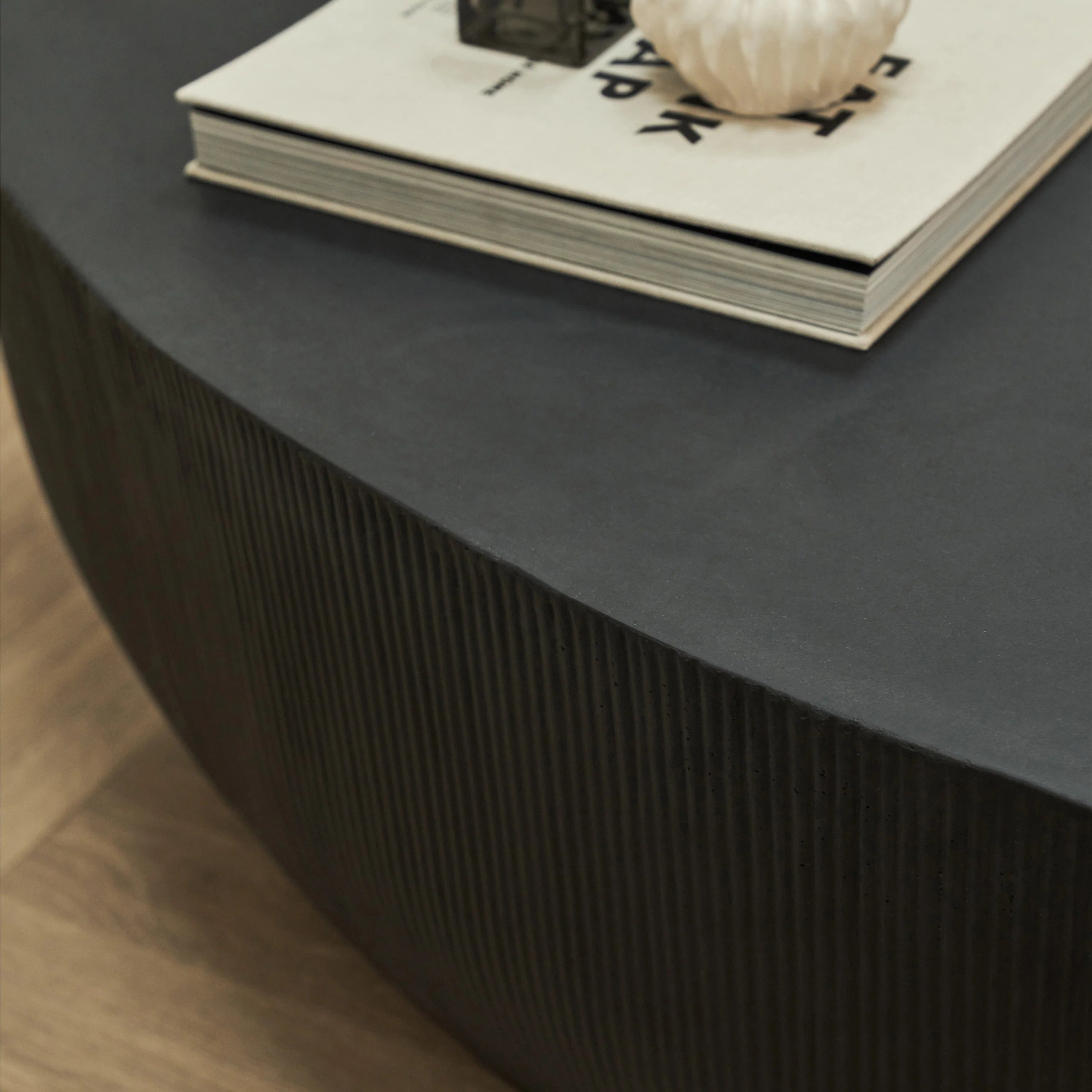 Table basse minimaliste en béton grande noire