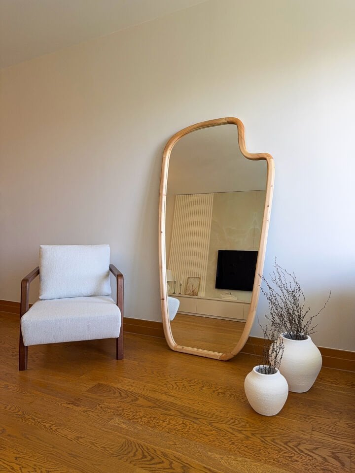 Liv – Organische Spiegel met Houten Frame 180x100 cm