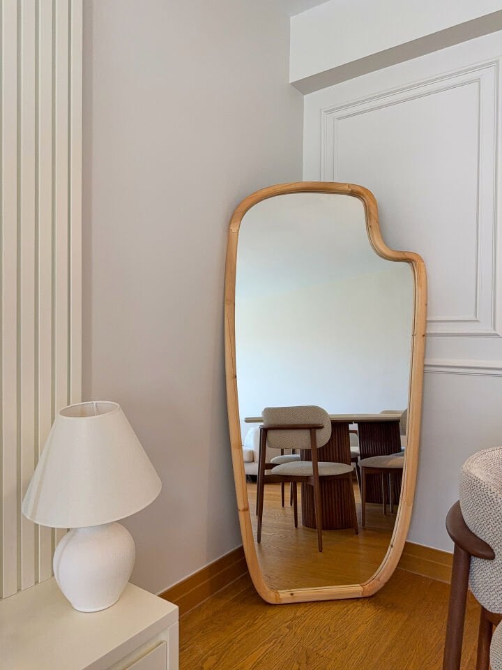 Liv – Organische Spiegel met Houten Frame 180x100 cm