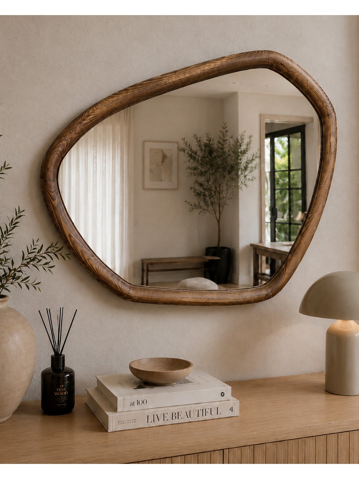 Organische wandspiegel walnoot houten lijst 80x60 cm