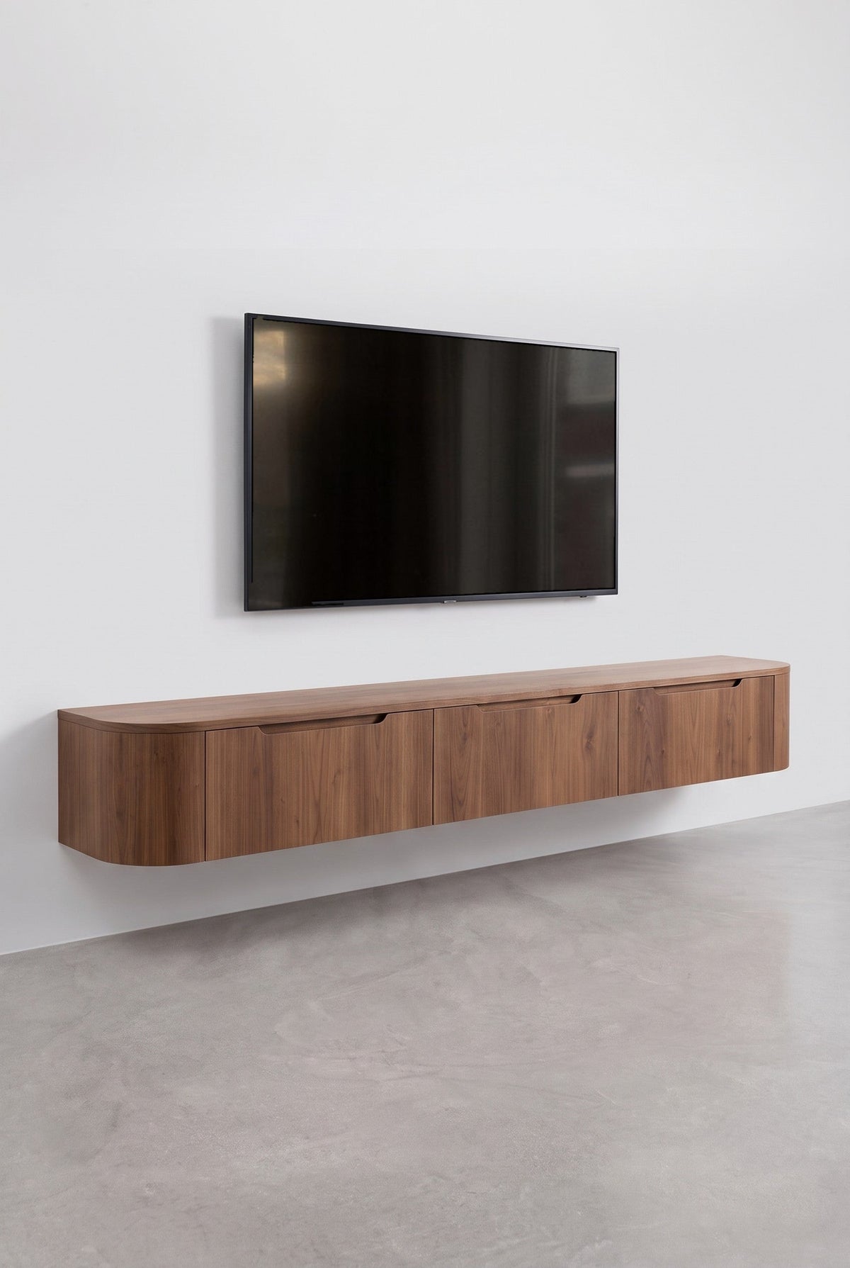 Miyoko zwevend tv-meubel walnoot 240 cm, schuin vooraanzicht
