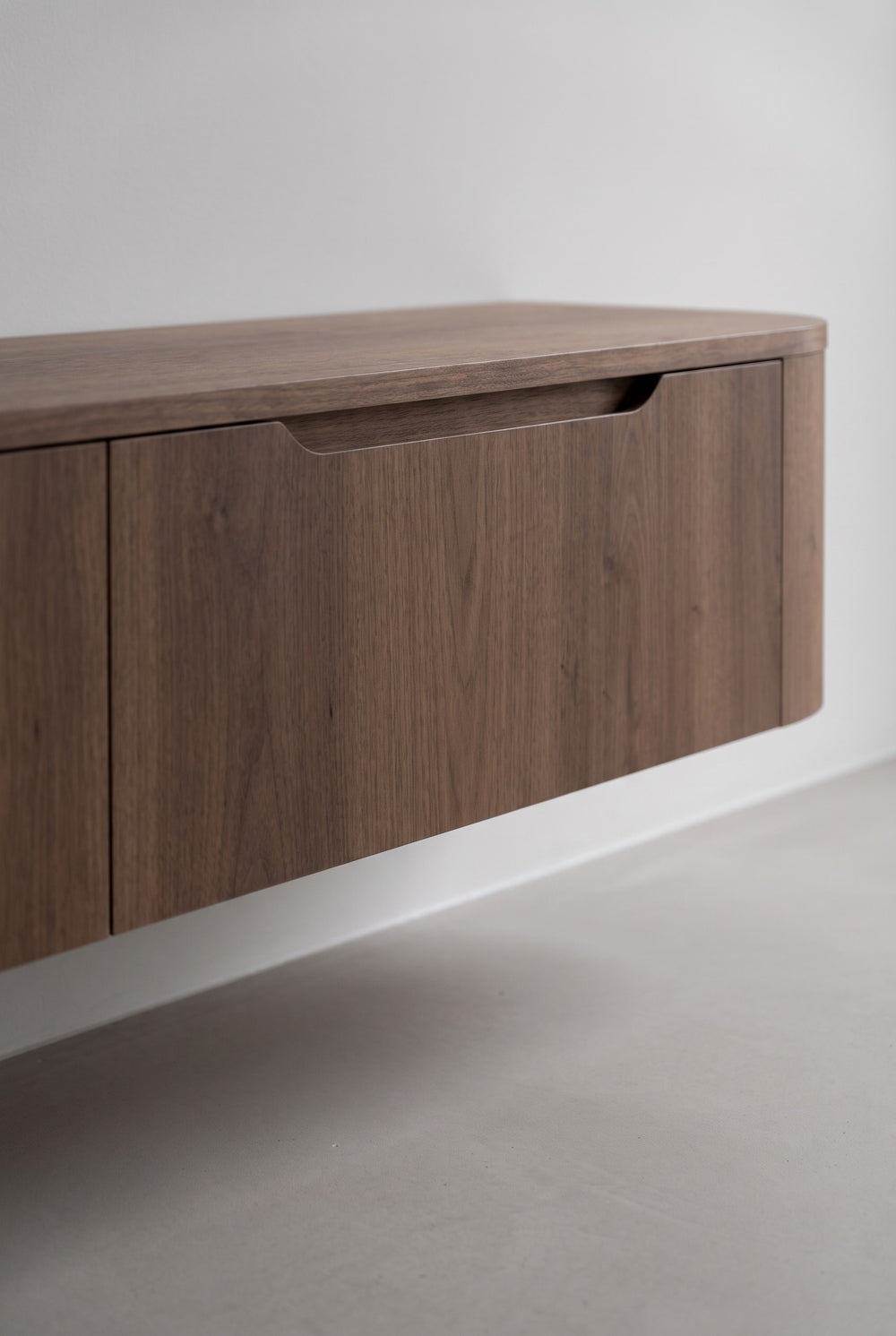 Detail van Miyoko Japandi tv-meubel walnoot 240 cm, zwevend