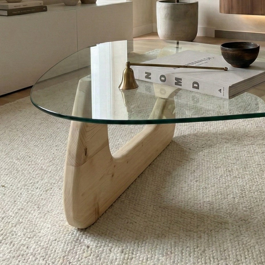Organisch gevormde rand van het glazen blad